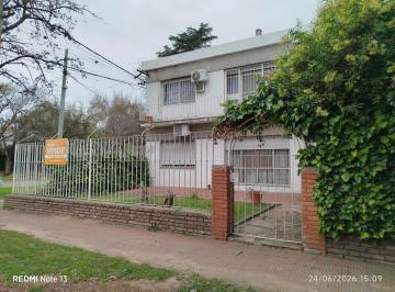 Casa · 91m² · 4 Ambientes · 1 Cochera · Casa en Venta 3 Dorm., Garage, Alberdi Rio (Ph)