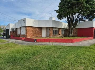 Casa · 114m² · 3 Ambientes · 2 Cocheras · Venta Casa de 3 Ambientes en Barrio Grafico Wilde