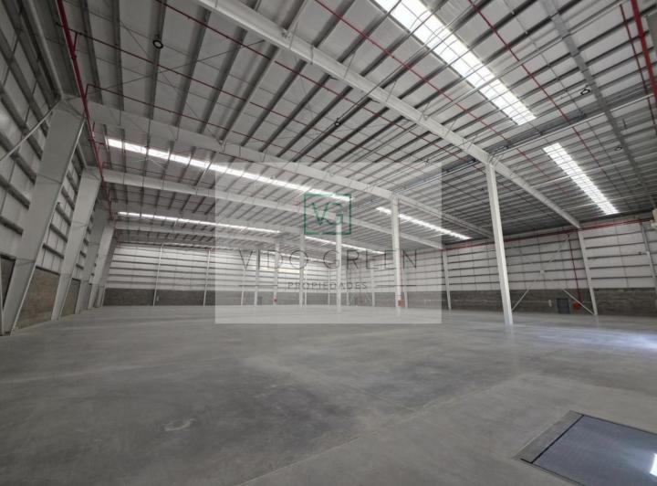 Depósito · 3295m²