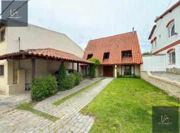 Casa · 649m² · 4 Dormitorios · 1 Cochera · Venta Casa Zona Uncas