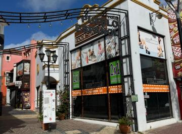 Local comercial , Villa Gesell · Local en Alquiler Sobre Av 3 – Pueblo Español, Villa Gesell | Alta Visibilidad