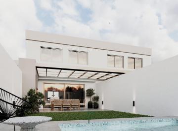 Casa · 116m² · 8 Ambientes · 2 Cocheras · Duplex en Docta - 3 Dorm., 2 Cocheras, 2 Baños, Patio.