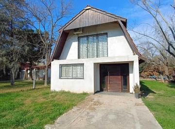 Casa · 136m² · 6 Ambientes · 2 Cocheras · Casa Chalet en Alquiler en Pueblo Esther, Rosario, Santa Fe