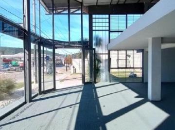 Local comercial en Alquiler   · Local Comercial 330 a 670 m² Cubiertos, Estacionamientoi, Gas Natural, Trifásico