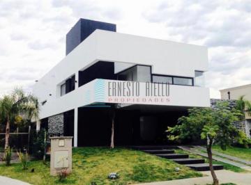 Casa · 340m² · 5 Ambientes · 2 Cocheras · Venta Impecable Casa de Cinco Ambientes en Nuevo Quilmes.