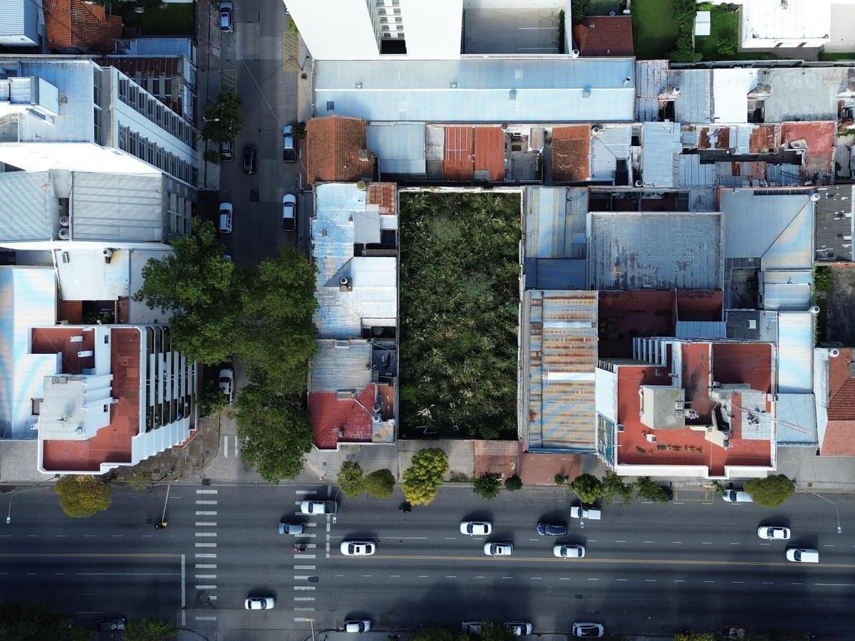 Terreno de casi 600 m² sobre Av. Independencia