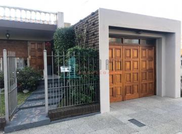 Casa · 118m² · 4 Ambientes · 1 Cochera · Venta Excelente Casa con Cochera - Piscina en Quilmes Oeste - Apta Crédito