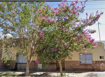 Casa de 4 ambientes, San Lorenzo · Casa en Venta