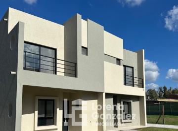 Casa · 118m² · 4 Ambientes · 2 Cocheras · Duplex en Venta, Tres Dorm. Pilar