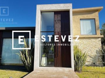 Casa · 166m² · 4 Ambientes · 2 Cocheras · Casa en Venta con Pileta, Barrio Cerrado San Matias, Escobar