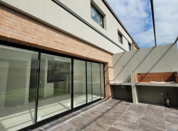 Casa · 96m² · 4 Ambientes · Venta Casa a Estrenar de Tres Dorm. con Jardin, Parrillero y Cochera en Tierra Nueva Fisherton