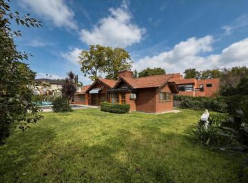 Casa · 138m² · 5 Ambientes · 4 Cocheras · Casa en Venta 5 Ambientes en Barrio Mapuche C. C - Pilar