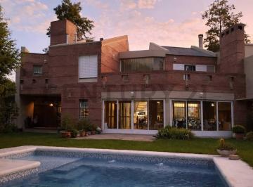 Casa · 185m² · 4 Ambientes · 1 Cochera · Propiedad Exclusiva en Rafaela, Barrio Belgrano
