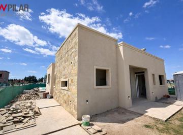 Casa · 143m² · 4 Ambientes · 3 Cocheras · Casa en Venta 4 Ambientes en Santa Sofia, Pilar del Este