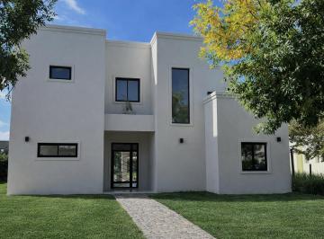 Casa · 180m² · 5 Ambientes · 2 Cocheras · (Casa en Venta en Barrio San Matías Entrega Mayo 2026)