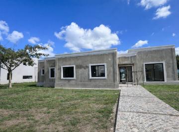 Casa · 184m² · 7 Ambientes · 1 Cochera · Casa Estilo Francés en Venta en Barrio San Matías, Al Agua (Entrega Junio 2026)