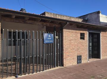 Casa · 100m² · 4 Ambientes · 1 Cochera · Venta / Permuta Casa 2 Dorm. Zona Sur Rosario.