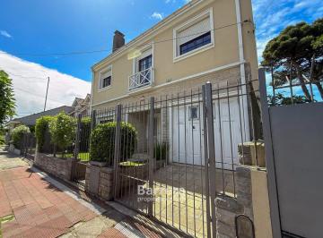 Casa · 200m² · 5 Ambientes · 1 Cochera · Importante Casa 5 Amb en Stella Maris