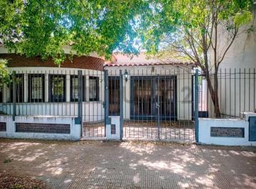 Casa · 98m² · 4 Ambientes · 1 Cochera · Casa en Venta en La Plata de 3 Dorm. a Refaccionar
