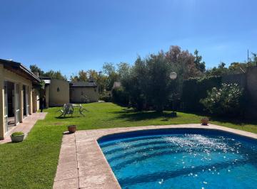 Casa · 270m² · 7 Ambientes · 1 Cochera · Casa en Venta con Hermoso Parquizado en La Puntilla, Luján de Cuyo