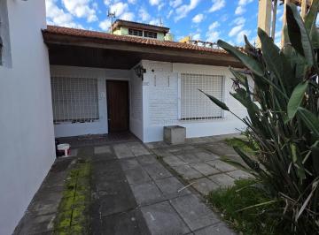 Casa · 129m² · 3 Ambientes · 2 Cocheras · Casa con Jardín y 2 Dorm. | Salta Al 2900