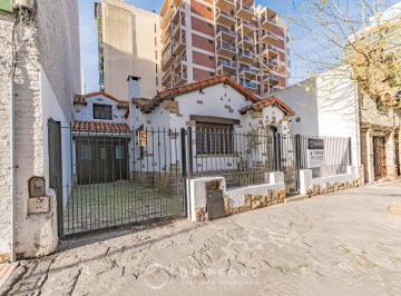Casa · 147m² · 4 Ambientes · 1 Cochera · Departamento en La Perla