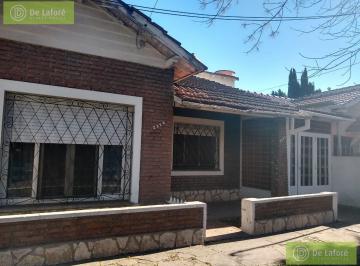 Casa · 118m² · 4 Ambientes · Venta - Casa 4 Amb en Beccar en Lote Propio de 10x22, con Jardín, Galería y Garage