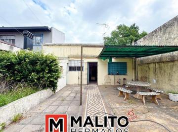Casa · 90m² · 3 Ambientes · 1 Cochera · Venta - Casa 3 Ambientes con Patio
