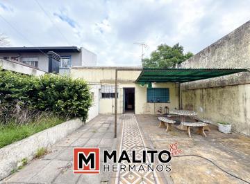 Casa · 90m² · 3 Ambientes · 1 Cochera · Venta - Casa 3 Ambientes con Patio