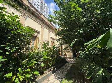 Oficina comercial · 61m² · 3 Ambientes · Casa 3 Ambientes Para Uso Profesional o Comercial. Floresta