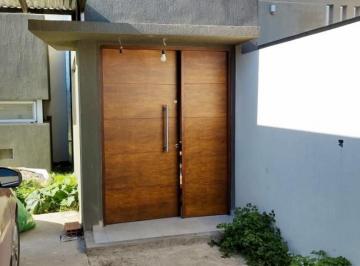 Casa · 200m² · 6 Ambientes · 657 E/ 20 Bis y 21 - Casa 3 Dorm - Parque Sicardi