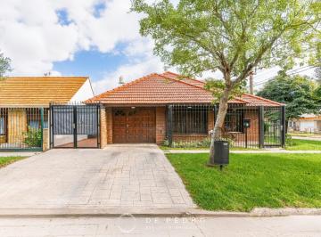 Casa · 145m² · 4 Ambientes · 3 Cocheras · Casa en Parque Luro