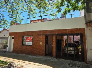 Casa · 231m² · 10 Ambientes · 2 Cocheras · Casa en Microcentro