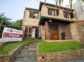 Casa · 290m² · 4 Ambientes · 1 Cochera · Casa en Playa Chica