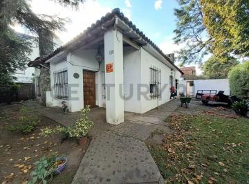 Casa · 185m² · 4 Ambientes · Venta de Lote en Esquina con Casa a Reciclar Castelar