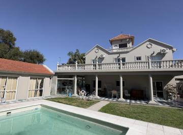 Casa · 379m² · 6 Ambientes · 2 Cocheras · Venta – Casa de 4 Dorm. con Pileta en Los Cielos, Valle Escondido