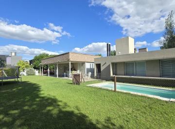 Casa · 139m² · 6 Ambientes · 3 Cocheras · Casa en Logaritmo, Ibarlucea.