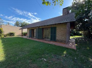 Casa · 205m² · 7 Ambientes · 1 Cochera · Casa en Lobos