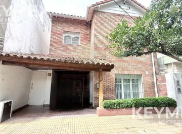 Casa · 156m² · 4 Ambientes · 1 Cochera · Venta Casa 4 Ambientes Carapachay, con Jardin y Ascensor, Apta Credito!
