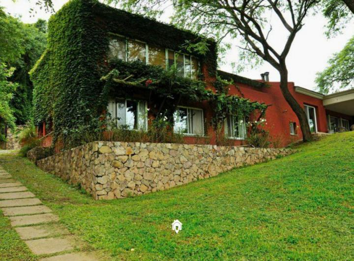 Casa · 501m² · 5 Dormitorios · 2 Cocheras