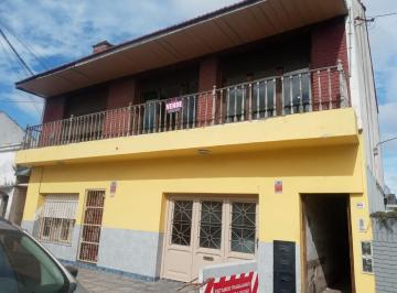 Casa · 2 Dormitorios · Venta PH Tres Ambiente a Una Cuadra de La Av Colon, Mar del Plata