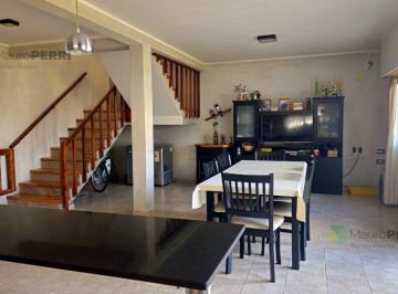 Casa · 164m² · 5 Ambientes · 2 Cocheras · Casa en Venta Apta Credito