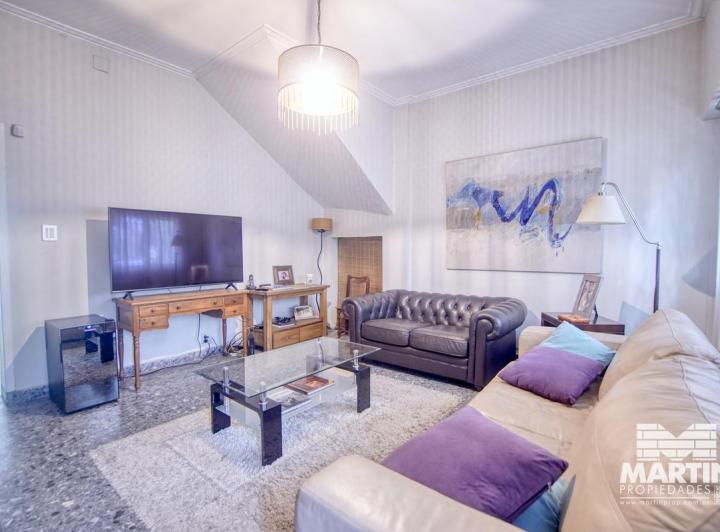 Casa · 268m² · 9 Ambientes · 1 Cochera