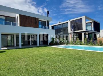 Casa · 238m² · 5 Ambientes · Casa en Venta en Carpinchos, Nordelta, Tigre