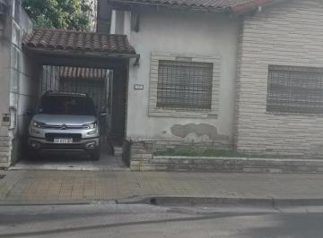 Casa · 160m² · 4 Ambientes · 2 Cocheras · Casa en Venta en Moron Centro - Fot 2