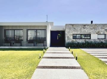 Casa · 177m² · 5 Ambientes · 5 Cocheras · Casa en Venta Lagos de Canning – 1 Planta - 4 Dorm. con Piscina