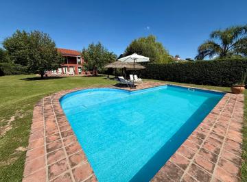 Casa · 1500m² · 5 Ambientes · Altos del Chateau - Casa en Terreno Central