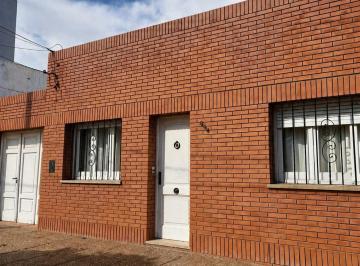 Casa en Venta de 3 ambientes Campana · Venta Casa Zona Centrica - Campana