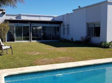 Casa · 200m² · 5 Ambientes · 2 Cocheras · Casa en Fincas de Iraola II