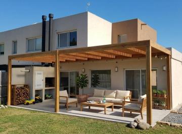 Casa · 100m² · 4 Ambientes · 4 Cocheras · Casas de Santa Ana | Alquiler | Casa de 2 Dorm. y Playroom o 3er Dormitorio